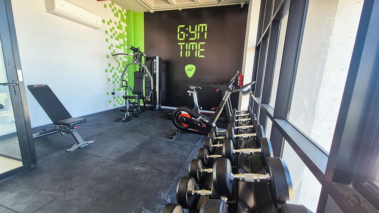 Piscina, gym y cowork cerca de la Zona Corporativa