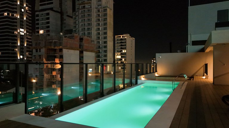 Piscina, gym y cowork cerca de la Zona Corporativa