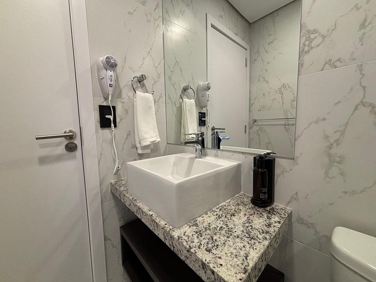 Depto. a pasos del Shopping del Sol y La Galería